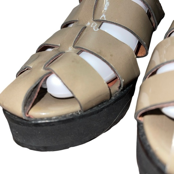 Topshop Women's Sandals 7.5 Taupe Patent Leather Back Zip Gladiator Low Heel - Picture 5 of 13